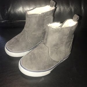 Gymboree gray boots size 6
